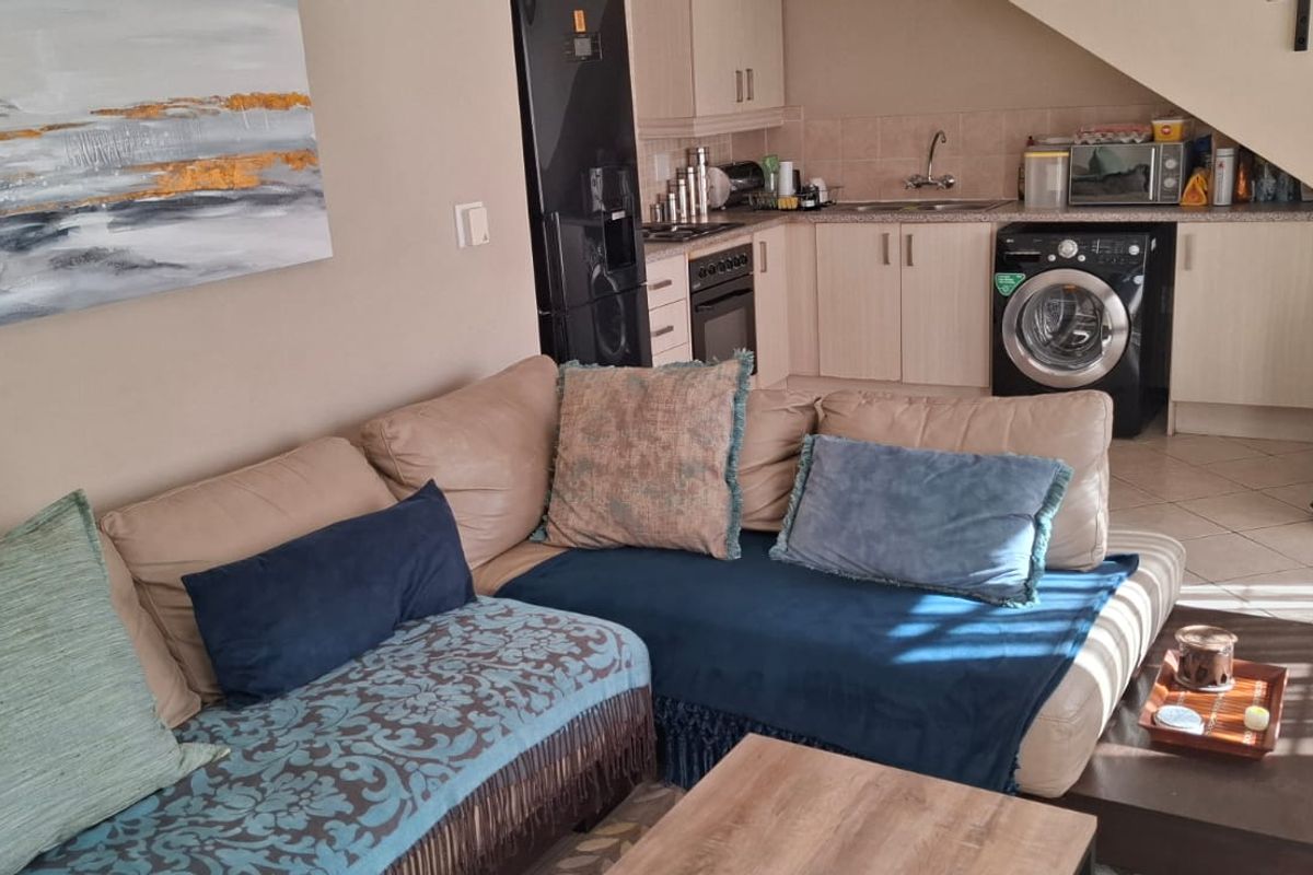 Stylish 3-Bedroom 2 bathroom Duplex Townhouse for Sale in Carlswald Creek – Midrand - Photo 2