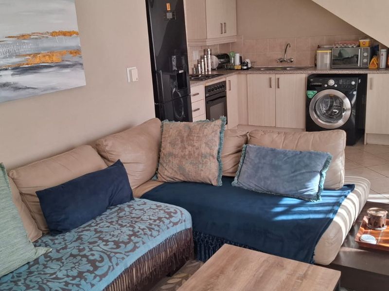 Stylish 3-Bedroom 2 bathroom Duplex Townhouse for Sale in Carlswald Creek – Midrand - Photo 2