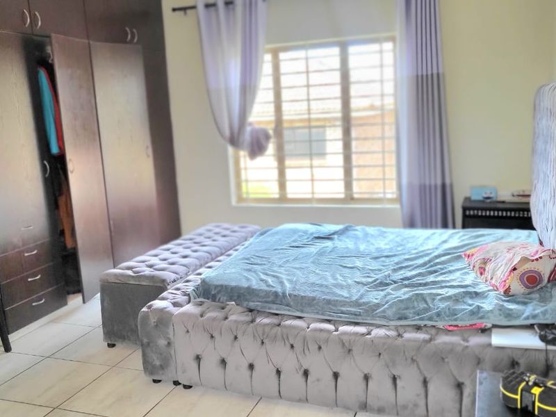 Spacious Double-Storey Family Home in Secure Complex - Photo 9