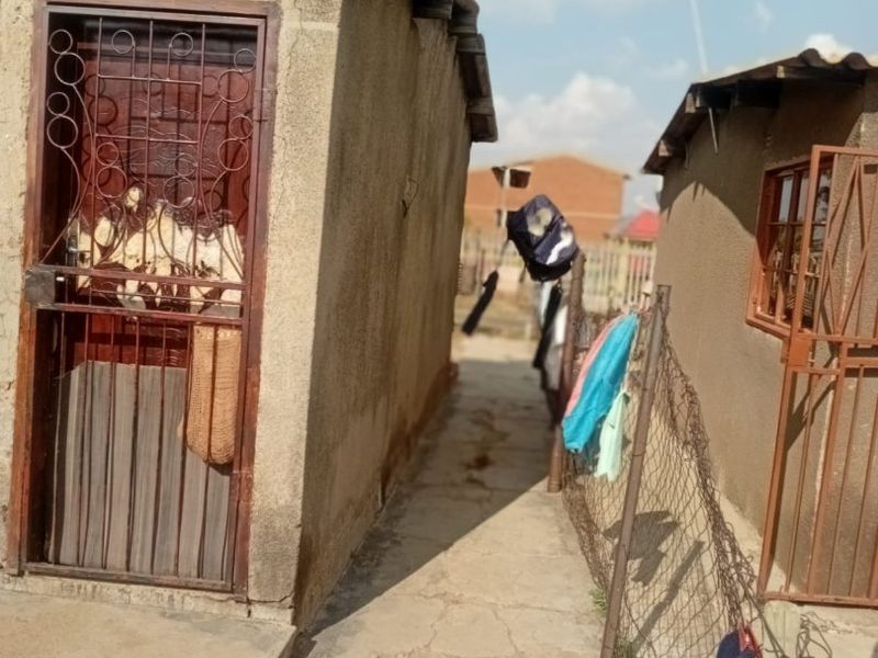 HOUSE FOR SALE IN TSAKANE ROCKVILLE  - Photo 6