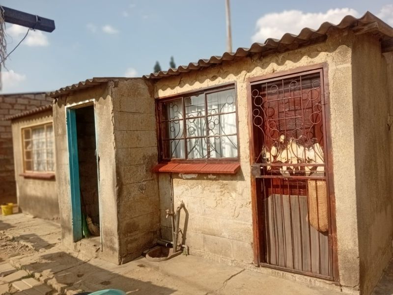HOUSE FOR SALE IN TSAKANE ROCKVILLE  - Photo 9