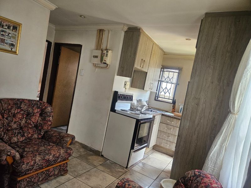 2 BEDROOM HOUSE FOR SALE - Photo 2