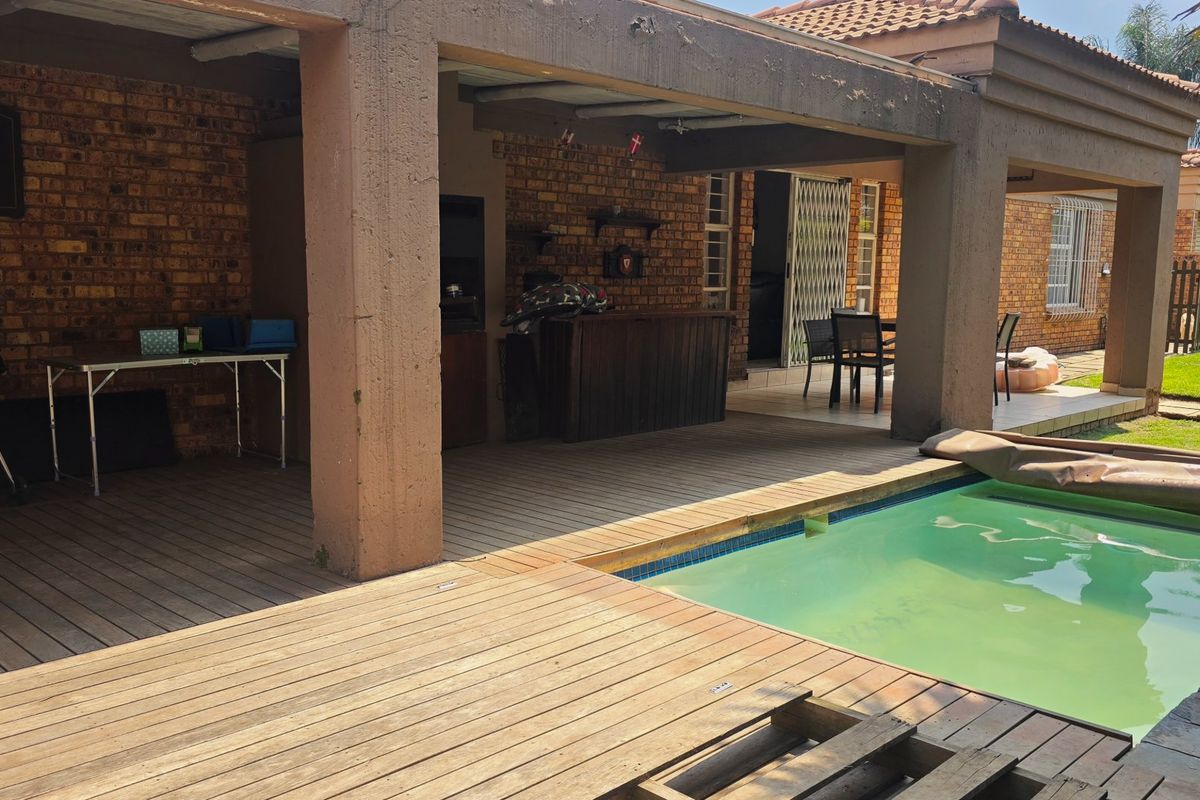 3 Bedroom House For Rent In Ravenswood  - Photo 5