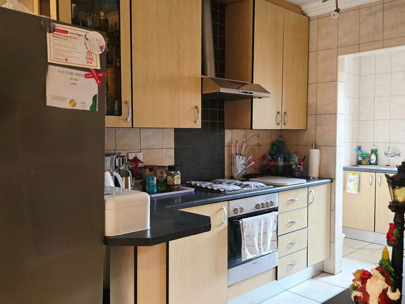 3 Bedroom House For Rent In Ravenswood  - Photo 8