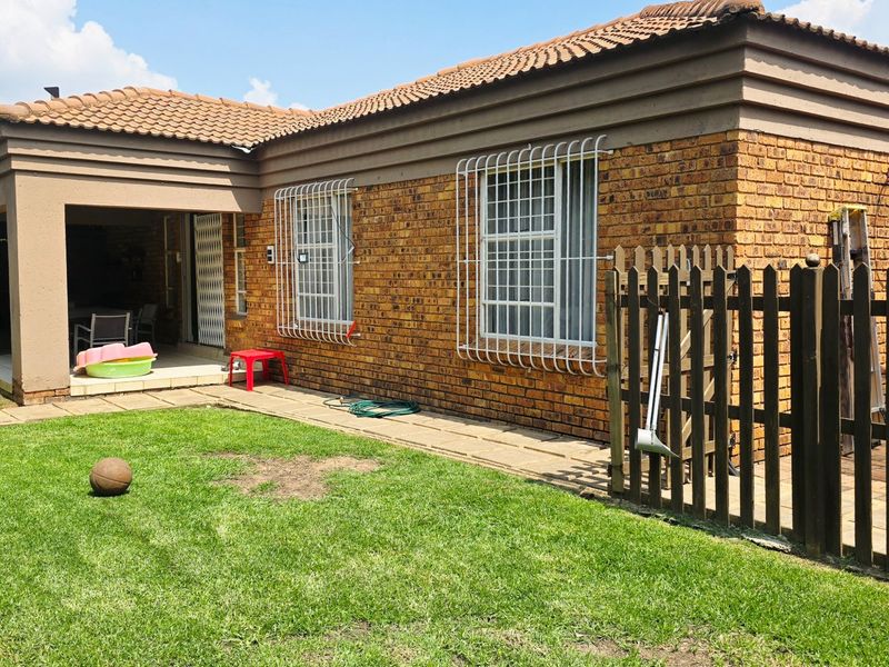 3 Bedroom House For Rent In Ravenswood  - Photo 6