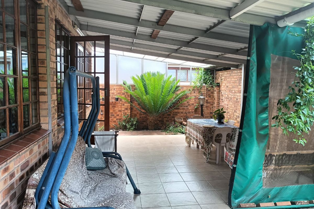 Neat townhouse in Hayfields for sale  - Photo 5