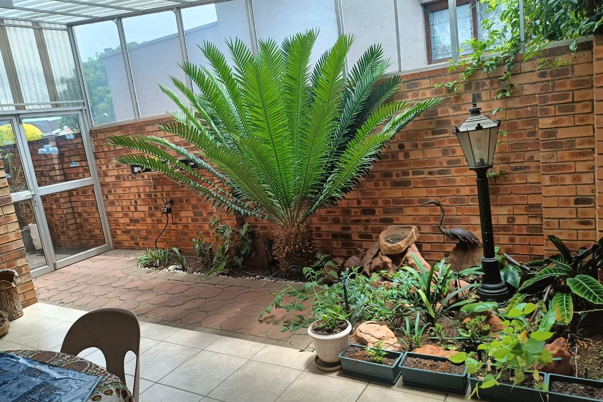 Neat townhouse in Hayfields for sale  - Photo 4