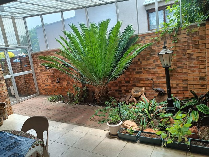 Neat townhouse in Hayfields for sale  - Photo 4