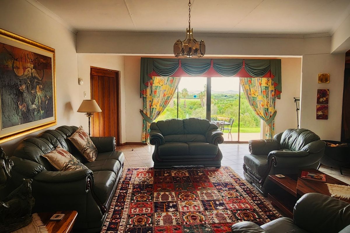 Upper-Class Family Home in Keidebees, Upington - Photo 4