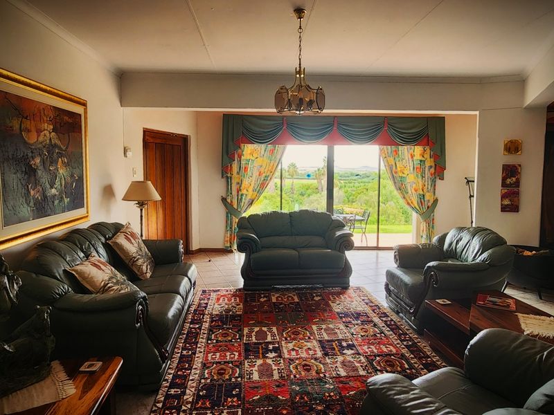 Upper-Class Family Home in Keidebees, Upington - Photo 4