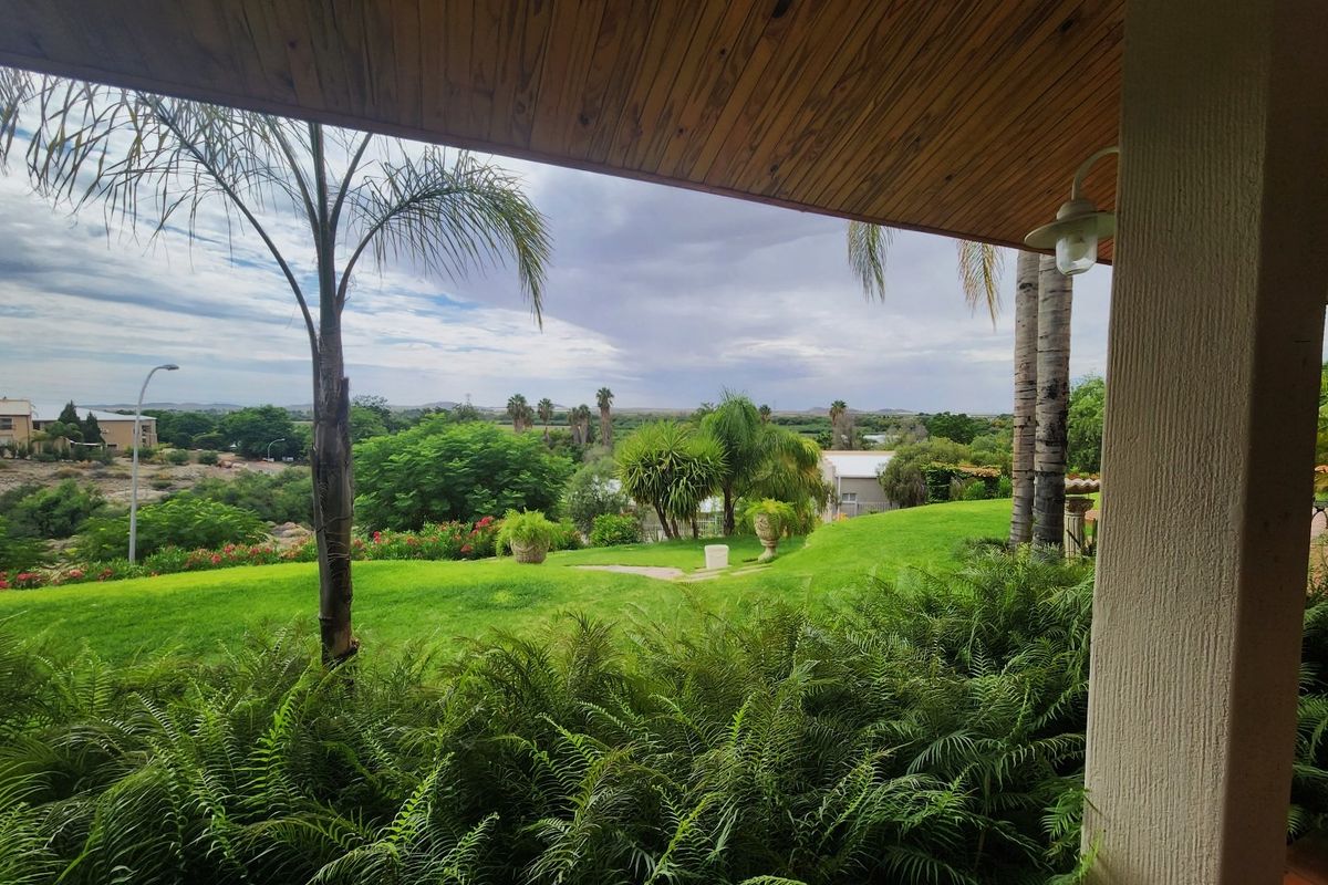 Upper-Class Family Home in Keidebees, Upington - Photo 2