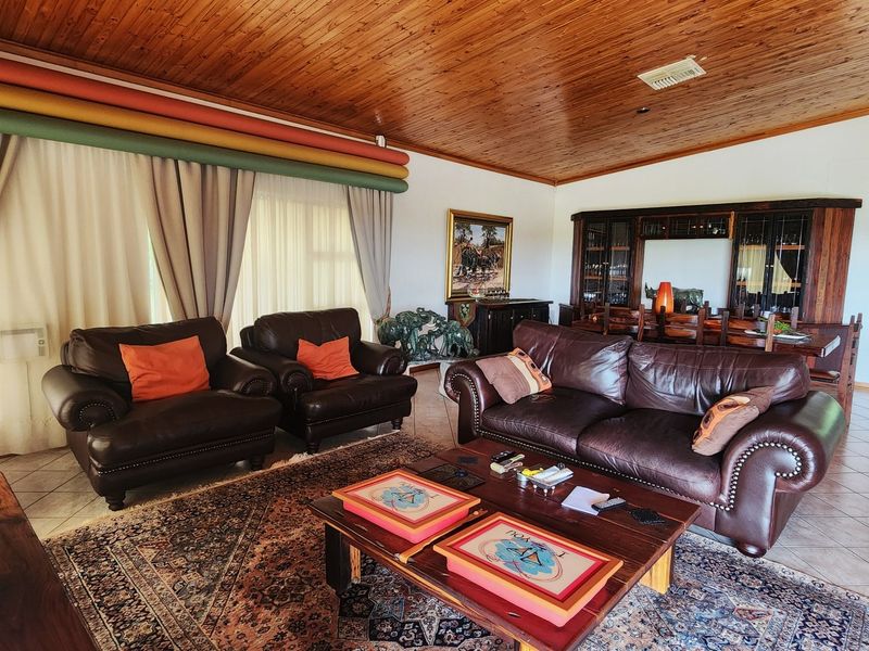 Upper-Class Family Home in Keidebees, Upington - Photo 3