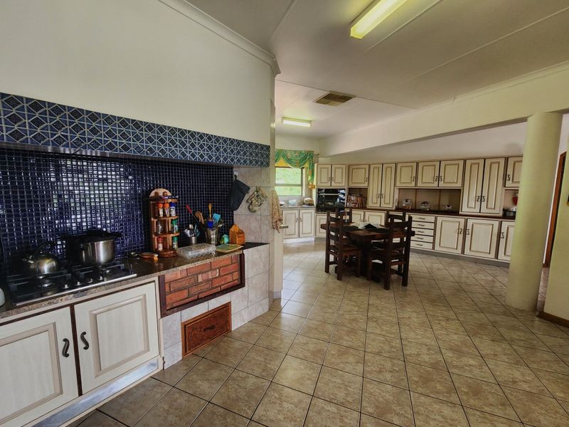Upper-Class Family Home in Keidebees, Upington - Photo 10