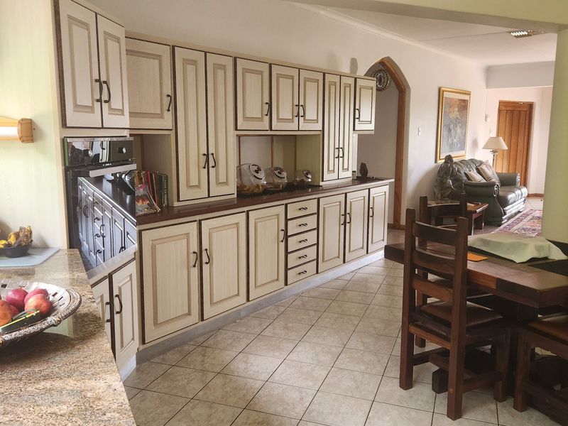 Upper-Class Family Home in Keidebees, Upington - Photo 9