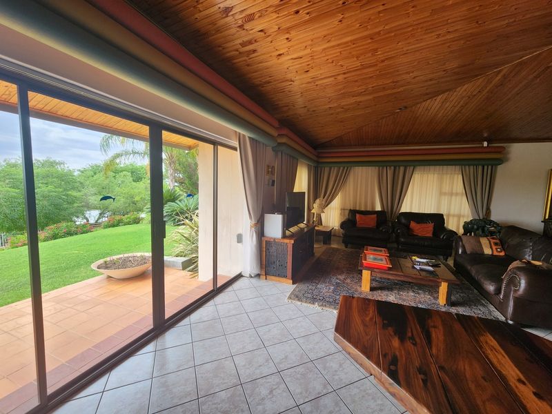 Upper-Class Family Home in Keidebees, Upington - Photo 6