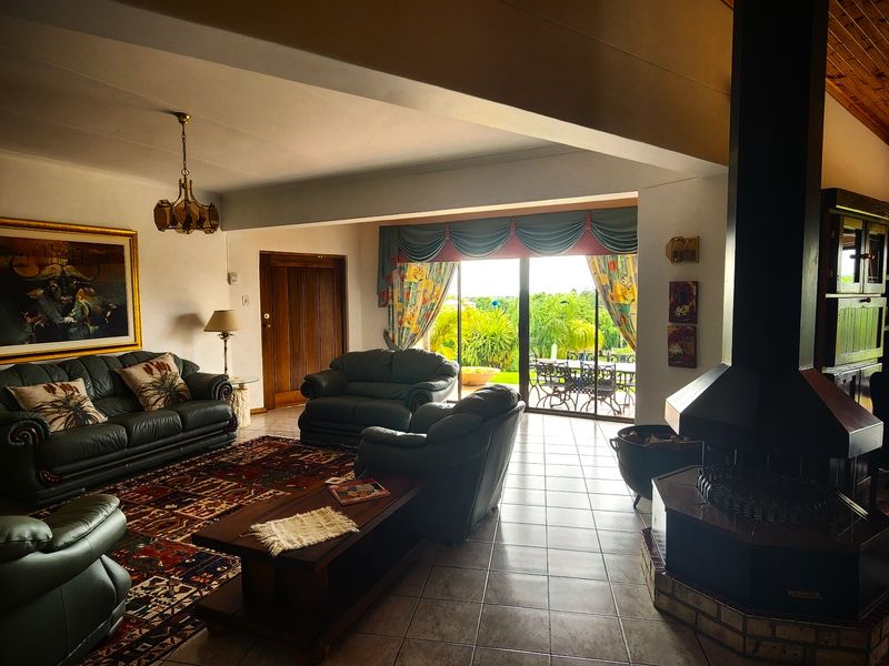 Upper-Class Family Home in Keidebees, Upington - Photo 5