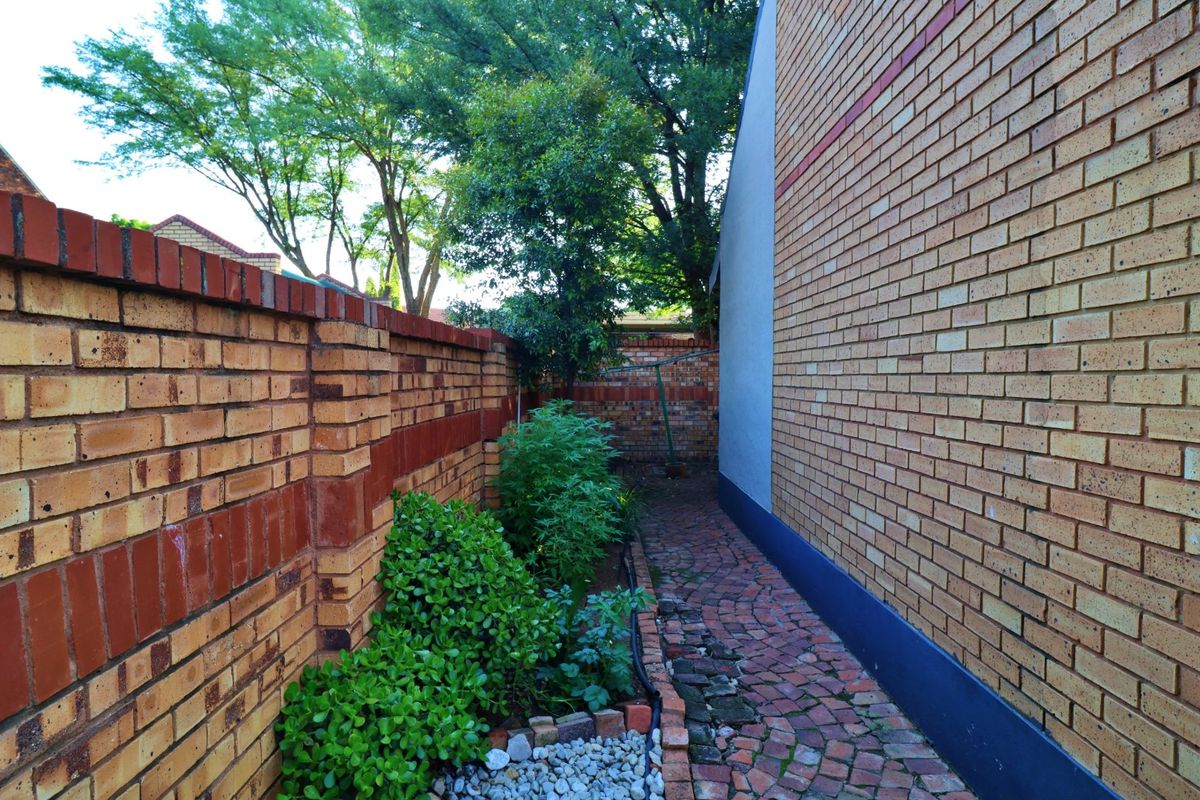 Discover Your Dream Home in a Secure and Vibrant Community - Photo 4