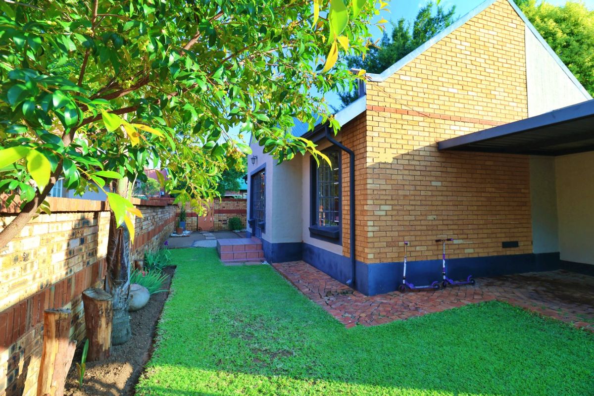 Discover Your Dream Home in a Secure and Vibrant Community - Photo 2