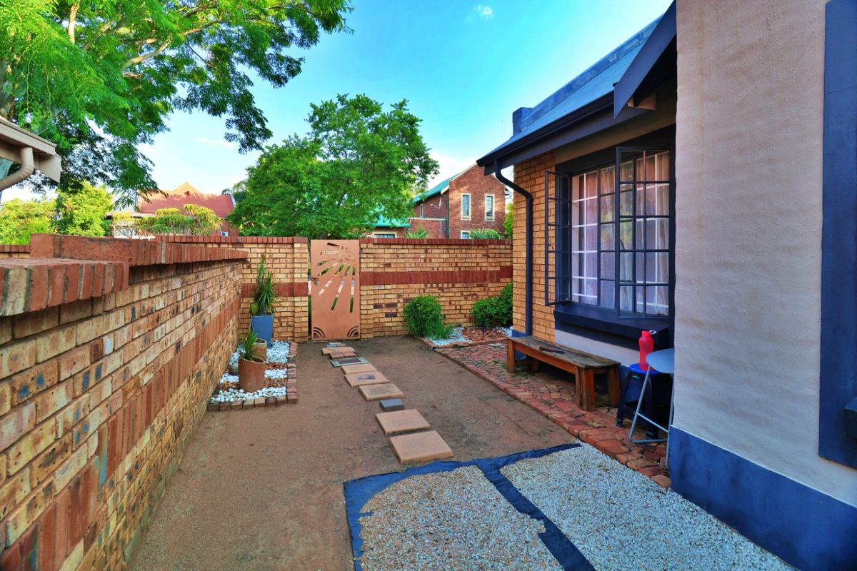 Discover Your Dream Home in a Secure and Vibrant Community - Photo 3