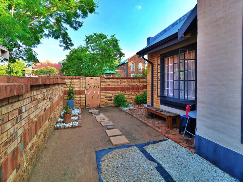 Discover Your Dream Home in a Secure and Vibrant Community - Photo 3