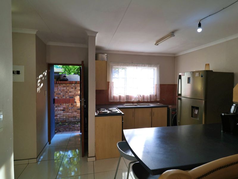 Discover Your Dream Home in a Secure and Vibrant Community - Photo 8