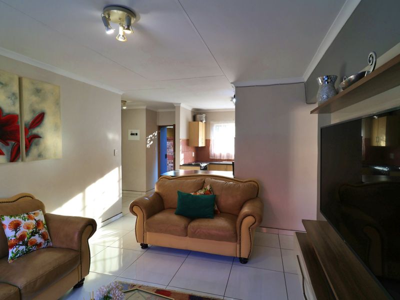 Discover Your Dream Home in a Secure and Vibrant Community - Photo 7