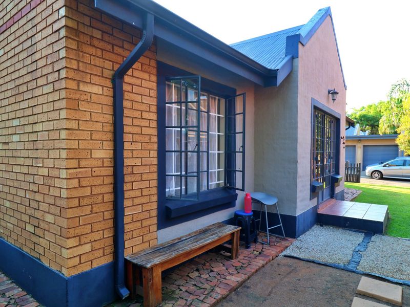 Discover Your Dream Home in a Secure and Vibrant Community - Photo 5