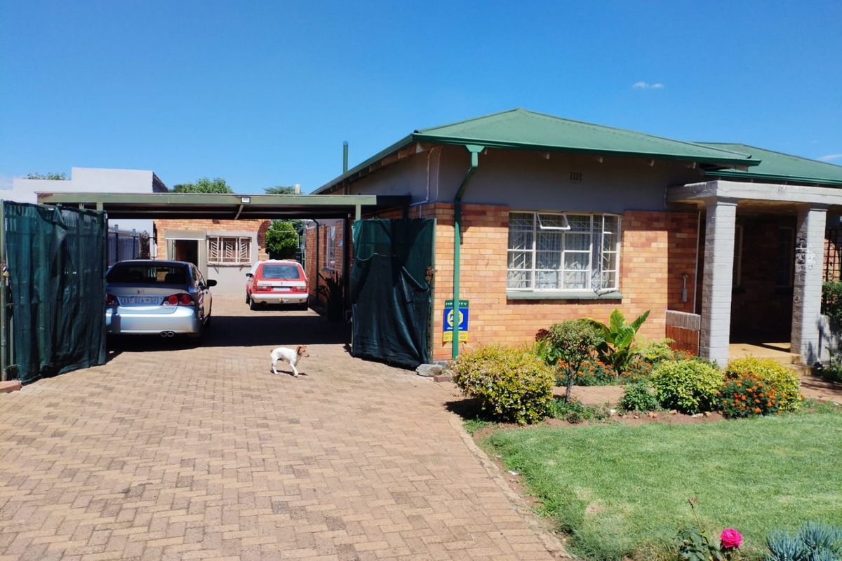 3 Bedroom House for Sale in Selection Park - Photo 2