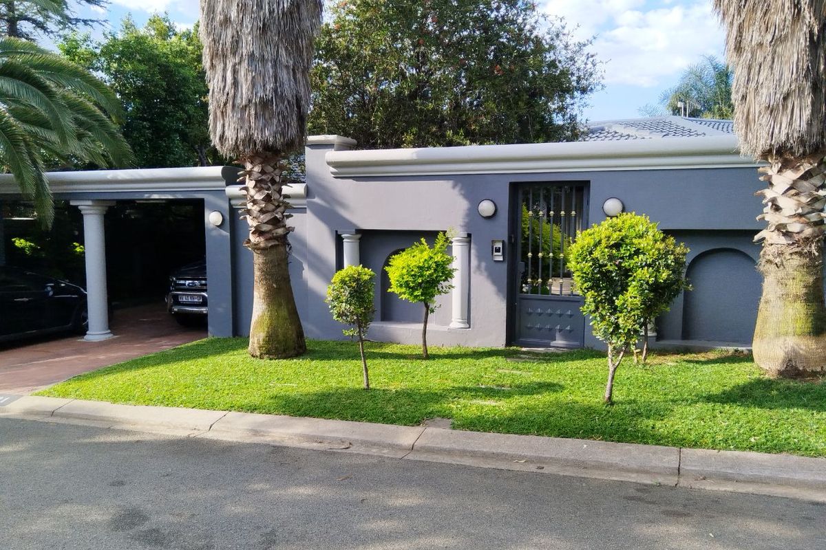 Stylish and spacious gem! - Photo 3