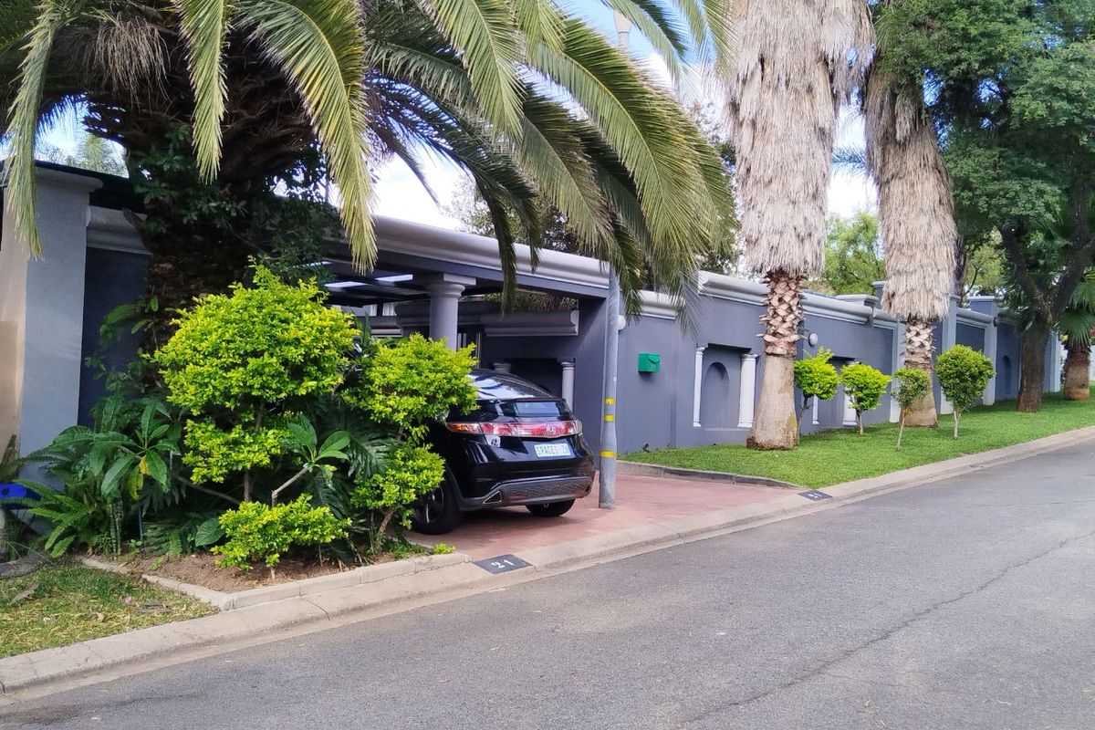 Stylish and spacious gem! - Photo 2