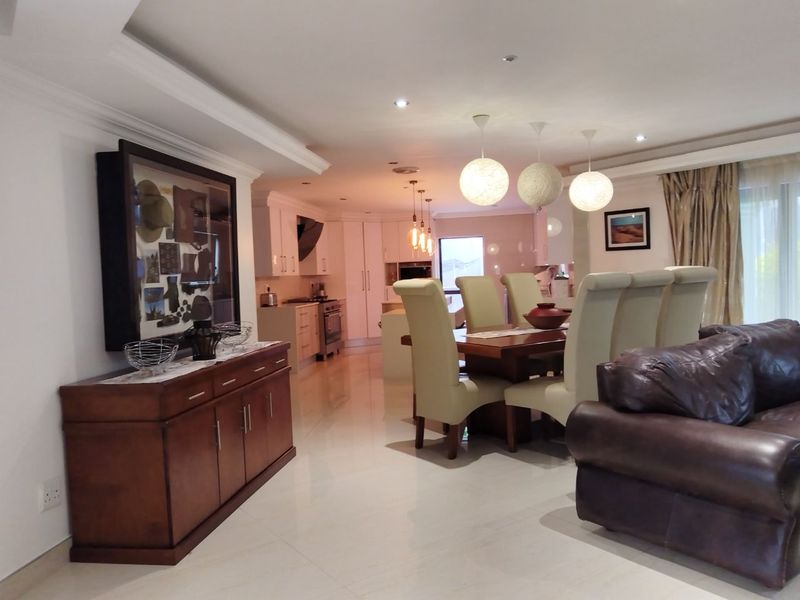 Stylish and spacious gem! - Photo 7