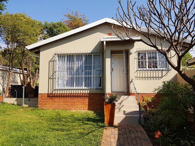 Three Bedroom house with additional separate flat for sale - Photo 3