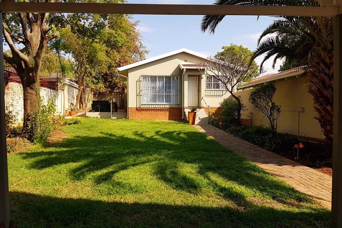 Three Bedroom house with additional separate flat for sale - Photo 2