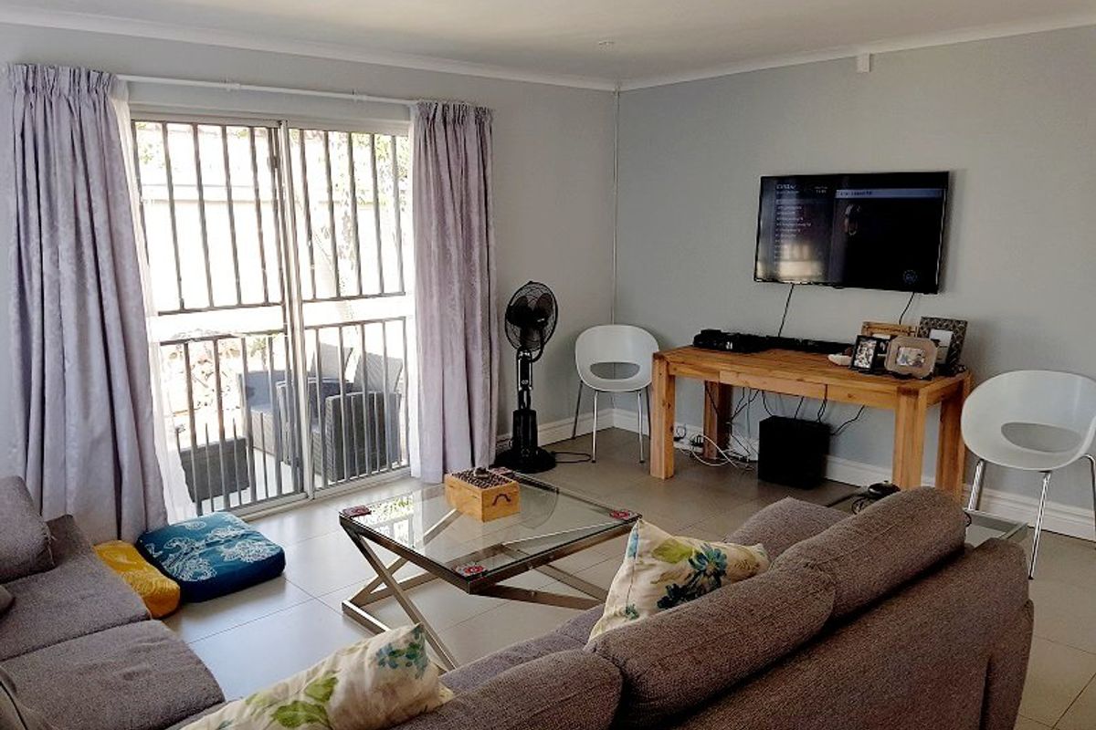 Three Bedroom house with additional separate flat for sale - Photo 5