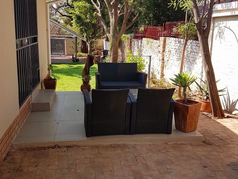 Three Bedroom house with additional separate flat for sale - Photo 10