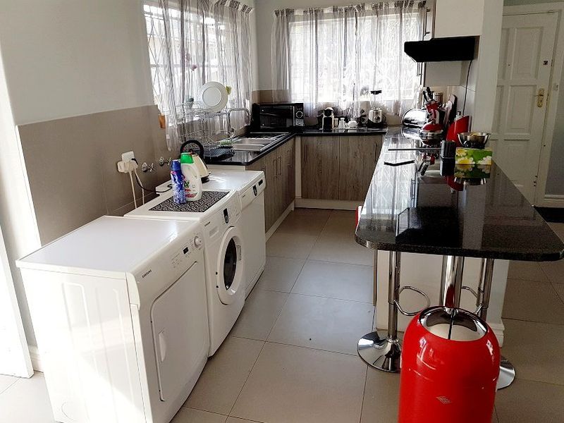 Three Bedroom house with additional separate flat for sale - Photo 6