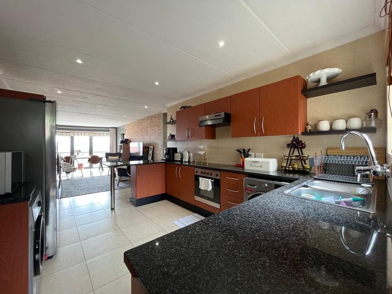 3 Bedroom House to Rent in Bassonia Rock - Photo 2