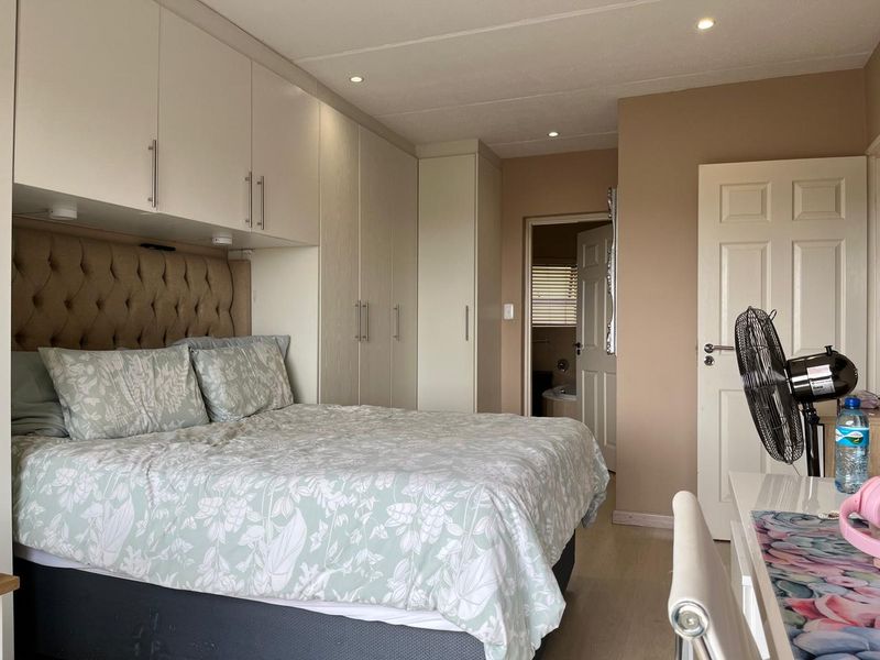 3 Bedroom House to Rent in Bassonia Rock - Photo 10