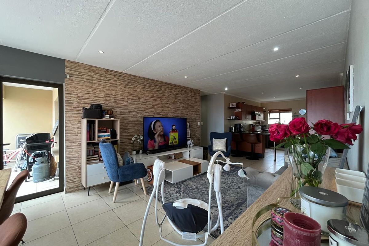 3 Bedroom House to Rent in Bassonia Rock - Photo 3