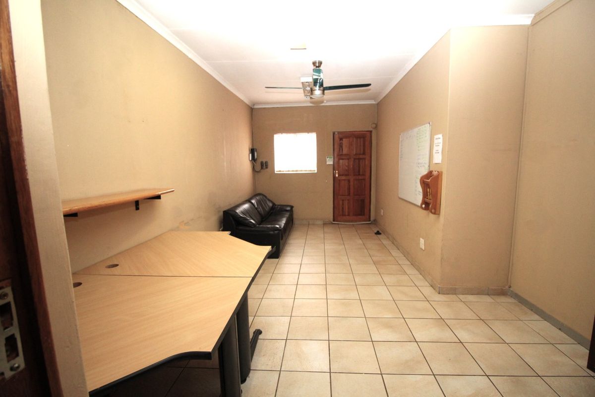 Neat Office Space to let ideal for a Small Business - Photo 3