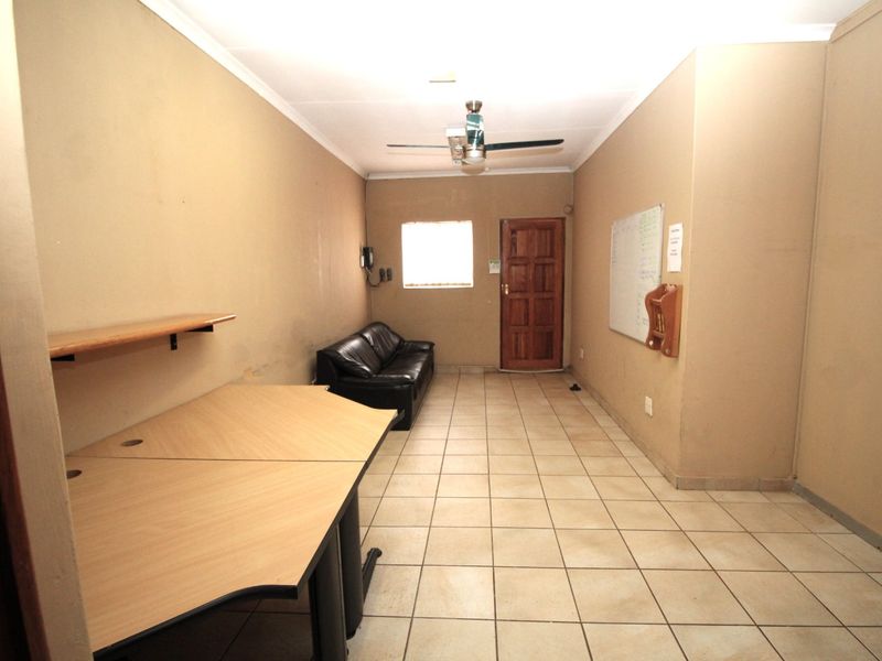 Neat Office Space to let ideal for a Small Business - Photo 3