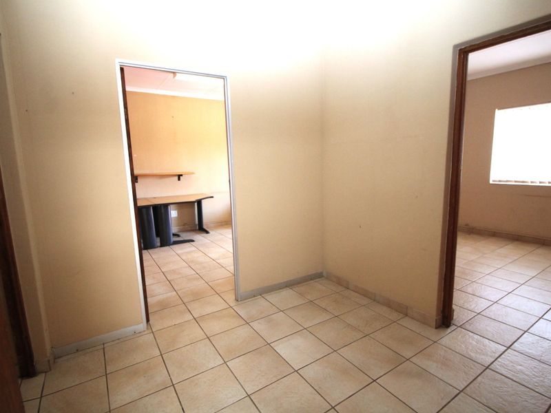 Neat Office Space to let ideal for a Small Business - Photo 7