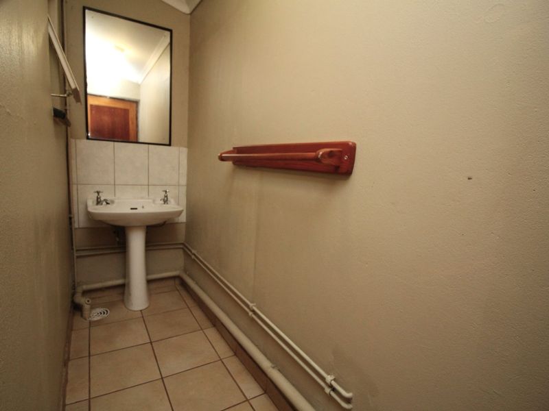 Neat Office Space to let ideal for a Small Business - Photo 9