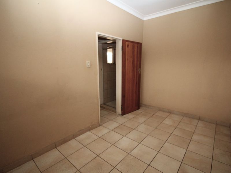 Neat Office Space to let ideal for a Small Business - Photo 4