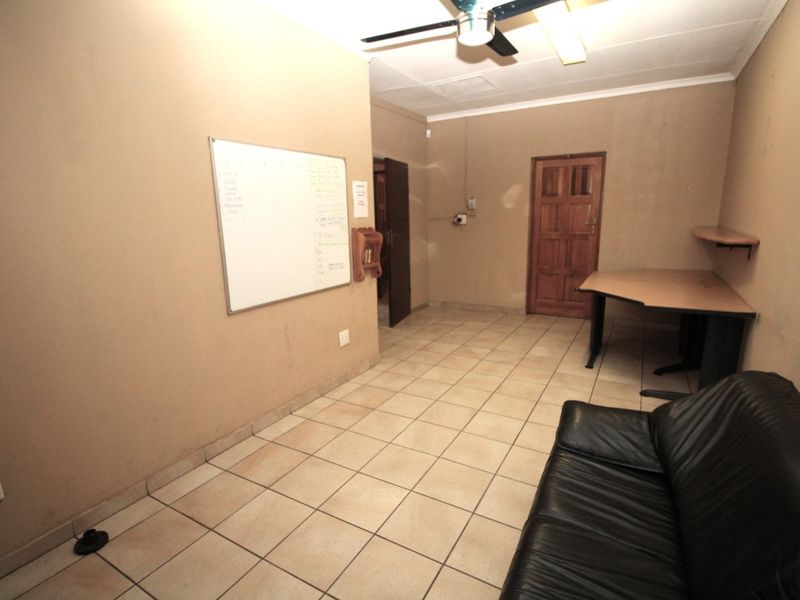 Neat Office Space to let ideal for a Small Business - Photo 5