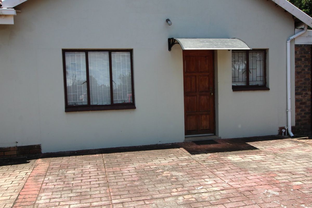 Neat Office Space to let ideal for a Small Business - Photo 2