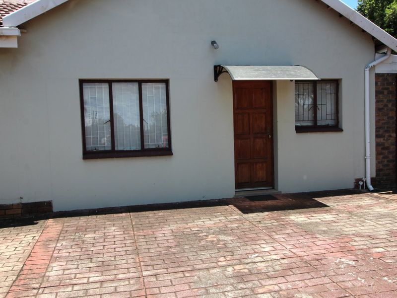 Neat Office Space to let ideal for a Small Business - Photo 2