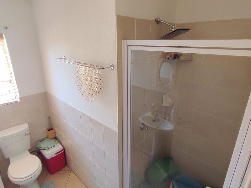 2 Bedroom Stacked Unit in Heuwelsig Estate - Photo 9