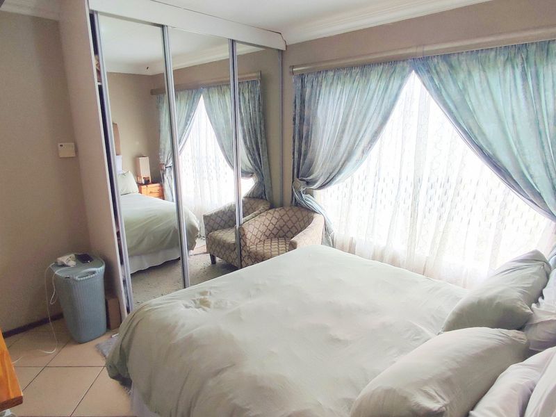 2 Bedroom Stacked Unit in Heuwelsig Estate - Photo 8