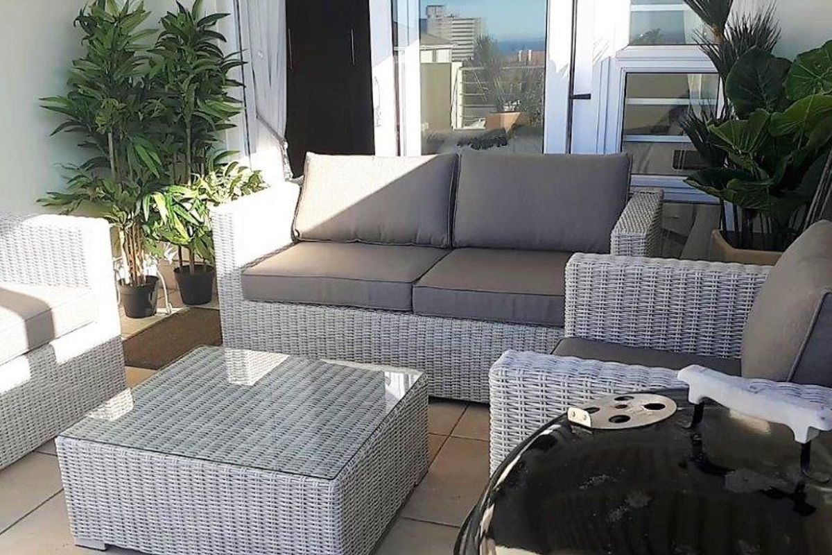 Secure Apartment with Harbour Views in Humewood . Port Elizabeth  - Photo 3